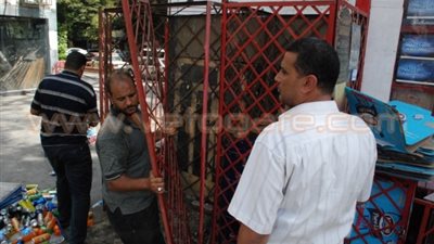 بالصور.. محافظ الجيزة يتابع إغلاق 9 معارض سيارات بالمهندسين