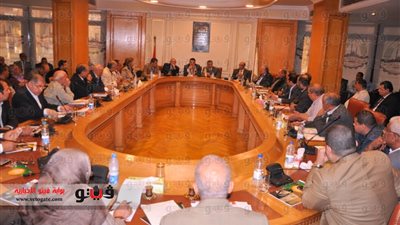 تجارية القاهرة تجتمع مع 