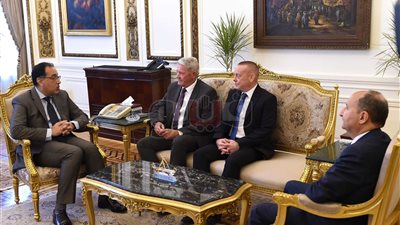 رئيس الوزراء يلتقي مسئولي شركة «سوميتومو إليكتريك» اليابانية