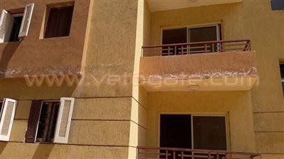 بالصور.. «مساكن محدودي الدخل بالقليوبية» أزمة تبحث عن حل.. هيثم: الشروخ تملأ العمارات والمسئولون باعوا لنا الوهم..حسين: وزارة الإسكان تخصم نصف رواتبنا ولم نتسلم الشقق حتى الآن.. والمديرية:&#