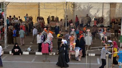 محافظة القاهرة تواصل تسليم الباعة الجائلين بالترجمان نماذج الأكشاك