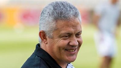 «حلمي» يفاضل بين «طلبة وفتحي» لقيادة الجبهة اليسرى أمام صن داونز