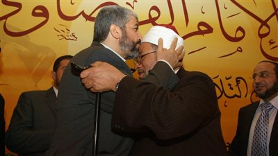 مصادر: «مشعل» و«الغنوشي» أبرز المرشحين لخلافة «القرضاوي» باتحاد علماء المسلمين