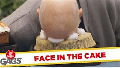 بالفيديو.. مقلب لعجوز يضع المارة في موقف محرج