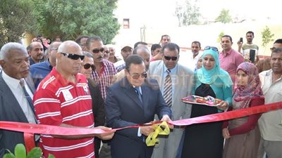 بالصور.. محافظ الإسماعيلية يفتتح مدرسة بتكلفة مليوني و500 ألف جنيه