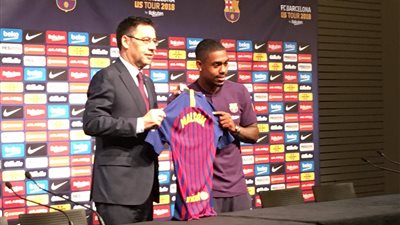 برشلونة يقدم لاعبه البرازيلي الجديد مالكوم (صور)