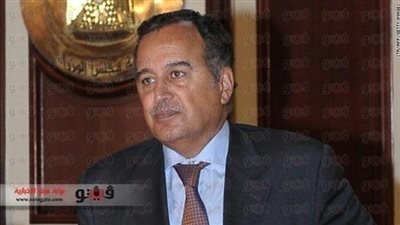 نبيل فهمي يلتقي بملك البحرين وولي العهد