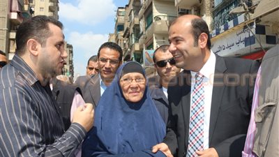 بالفيديو والصور.. وزير التموين يستمع لشكاوى أهالي «السيدة زينب»