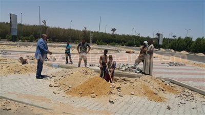 بالصور.. محافظ البحر الأحمر يتفقد أعمال تطوير مجمع البنوك بالغردقة