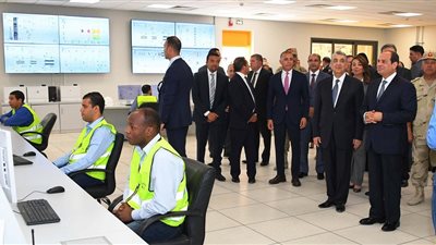 أسبوع الخير الرئاسي.. السيسي يهنئ الشعب بمناسبة ذكرى ثورة 23 يوليو.. يفتتح أكبر 3 محطات كهرباء.. يشهد حفل تخرج دفعات عسكرية.. يكلف الحكومة بتحسين الخدمات الطبية.. ويعزي رئيس وزراء اليونان