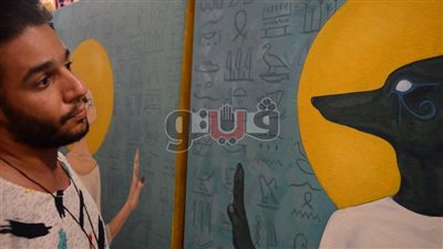 مشروع تخرج بـ«فنون جميلة» يجسد الفراعنة بتيشيرت وبنطلون جينز (فيديو)