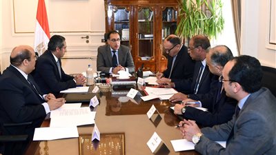 رئيس الوزراء يُكلف بتيسير إجراءات منح الإقامة للأجانب حال تملك العقار