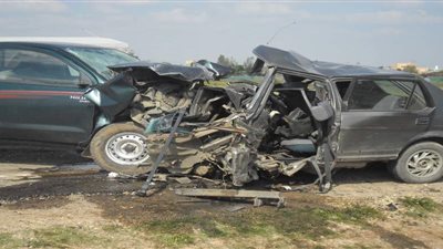 مصرع شخصين وإصابة 6 آخرين في تصادم سيارتين بوادي حجول في السويس