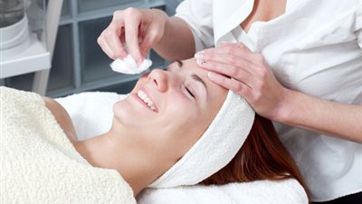 أسرع خطوة لتنعشي بشرتك الجافة في عيد الحب