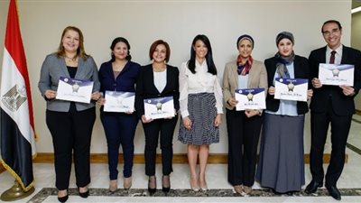 رانيا المشاط تسلم شهادة برنامج إعداد المدربين لكوادر السياحة (صور)