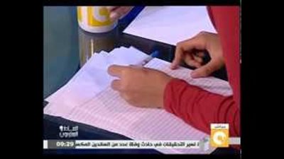 بالفيديو.. يوسف الحسيني يستكتب «طالبة الصفر» على الهواء