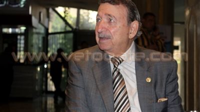 مصطفى السيد: علاج 