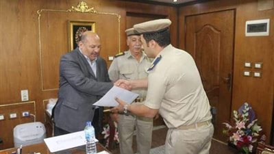 مدير أمن دمياط يكرم ضباط ورؤساء المباحث المتميزين (صور)