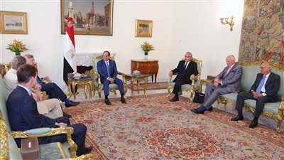 علاقات إستراتيجية بين القاهرة ولندن.. الرئيس يبحث تعزيز التعاون البرلماني مع بريطانيا.. زيادة الاستثمارات.. رفع الحظر وعودة السياحة الإنجليزية.. ووفد البرلمان يشيد بحكمة السيسي في تحقيق الاستقرار