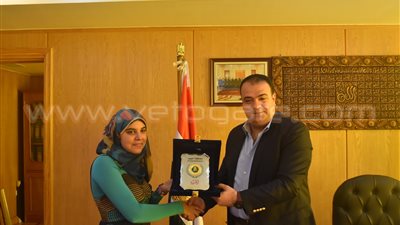 بالفيديو والصور.. محافظ الفيوم يكرم أولى الجمهورية في الثانوية