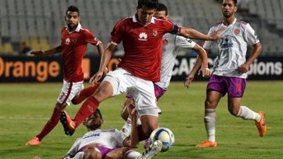 الأهلي يواجه الوداد المغربي بالزي الأزرق
