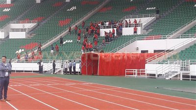 بالصور.. «الألتراس» يبدأ الهتاف للاعبي الأهلي ليلة موقعة الوداد