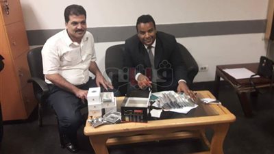 ضبط راكب حاول تهريب كمية من النقد الأجنبي بمطار القاهرة (صور)