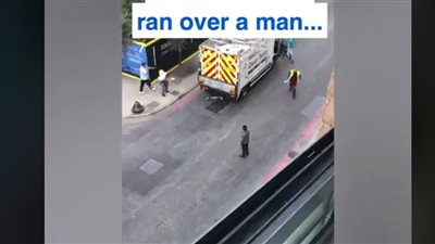 مارة ينقذون رجلا علق أسفل شاحنة دهسته (فيديو)