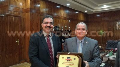 تكريم رئيس جامعة طنطا لجهوده في إنجاح المنتدى البيئي الثالث