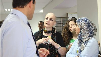 بالصور.. ريم بنا ترسم «الابتسامة» على وجوه مرضى السرطان بنابلس