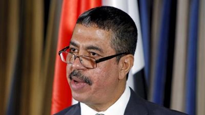 «بحاح» يعلن عودة الحكومة اليمنية إلى عدن