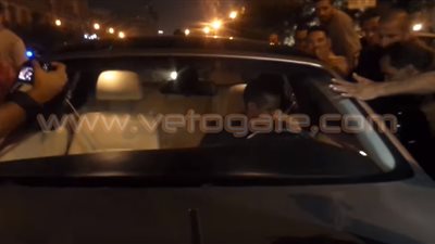 بالصور.. أهالي وسط القاهرة يحاصرون محمد رمضان في أول ظهور بـ«رولزرويس»