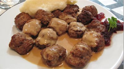 كرات اللحم بصوص البنجر على طريقة الشيف 