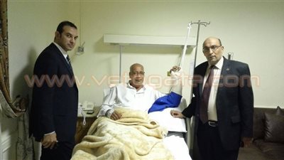 بالصور.. وزير المالية يزور مدير عام جمارك السخنة بالمستشفى