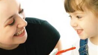 مياه «الحنفية» تحافظ على صحة أسنان طفلك