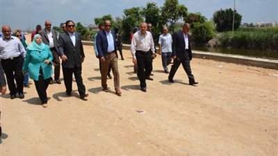 محافظ الغربية يفتتح طريق مجمع الكليات.. ويتفقد كورنيش الإستاد (صور)