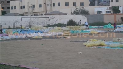 بالصور.. مركز شباب ميت أبو غالب يؤجر الملعب لتشوين الأرز