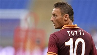 توتي يرفض حجب رقم 10 في روما