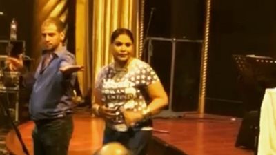 بالفيديو.. أحلام تظهر «بدون ماكياج» في «بروفة» أحدث حفلاتها