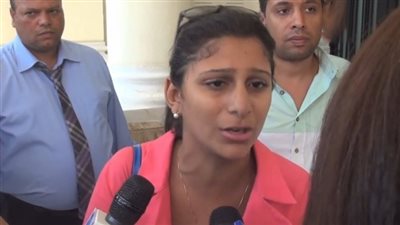 مراسلة «العاشرة مساءً»: أمن وزير «التربية والتعليم» سحلني و«سب لي الدين»