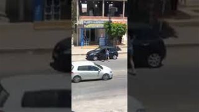 فتاة تتعرض للسرقة أثناء تحدى كيكي بتونس (فيديو)