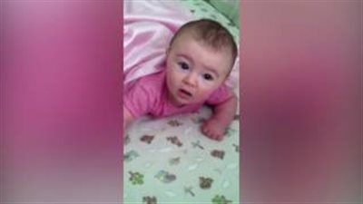 بالفيديو.. علامات الغضب على وجه طفل مستيقظ من النوم