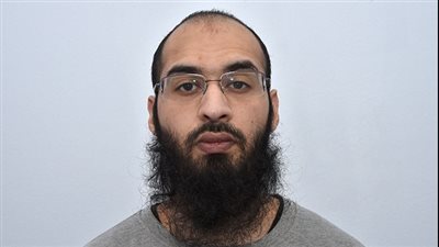 طعن «داعشي» داخل محبسه في بريطانيا بـ«شفرة حلاقة» (فيديو)