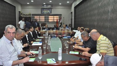 المصري بالزي الأبيض وبركان بالبرتقالي في مواجهة الكونفدرالية