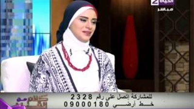 بالفيديو..متصلة لـ«مذيعة الحياة»: «جوزي بيشك فيا».. والإعلامية: «إنتي غلطانة»