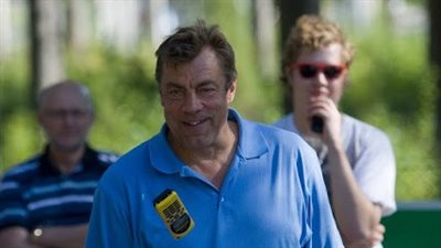 بالصور.. «رمي الهواتف المحمولة» الرياضة المفضلة في فنلندا