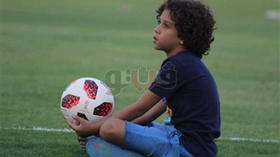 نجل عبدالله السعيد يحضر مران المقاصة (صور)