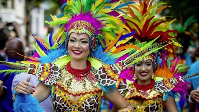 كرنفال تنوع الفنون يحول شوارع هولندا لمعرض بالألوان (صور)