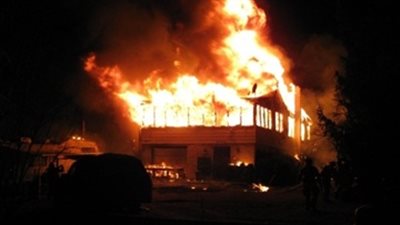 إخماد حريق شبّ في مصنع أقمشة بعين شمس