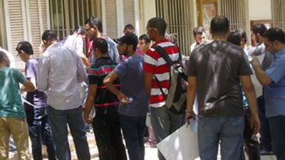 طلاب الدبلومات يتظلمون أمام 